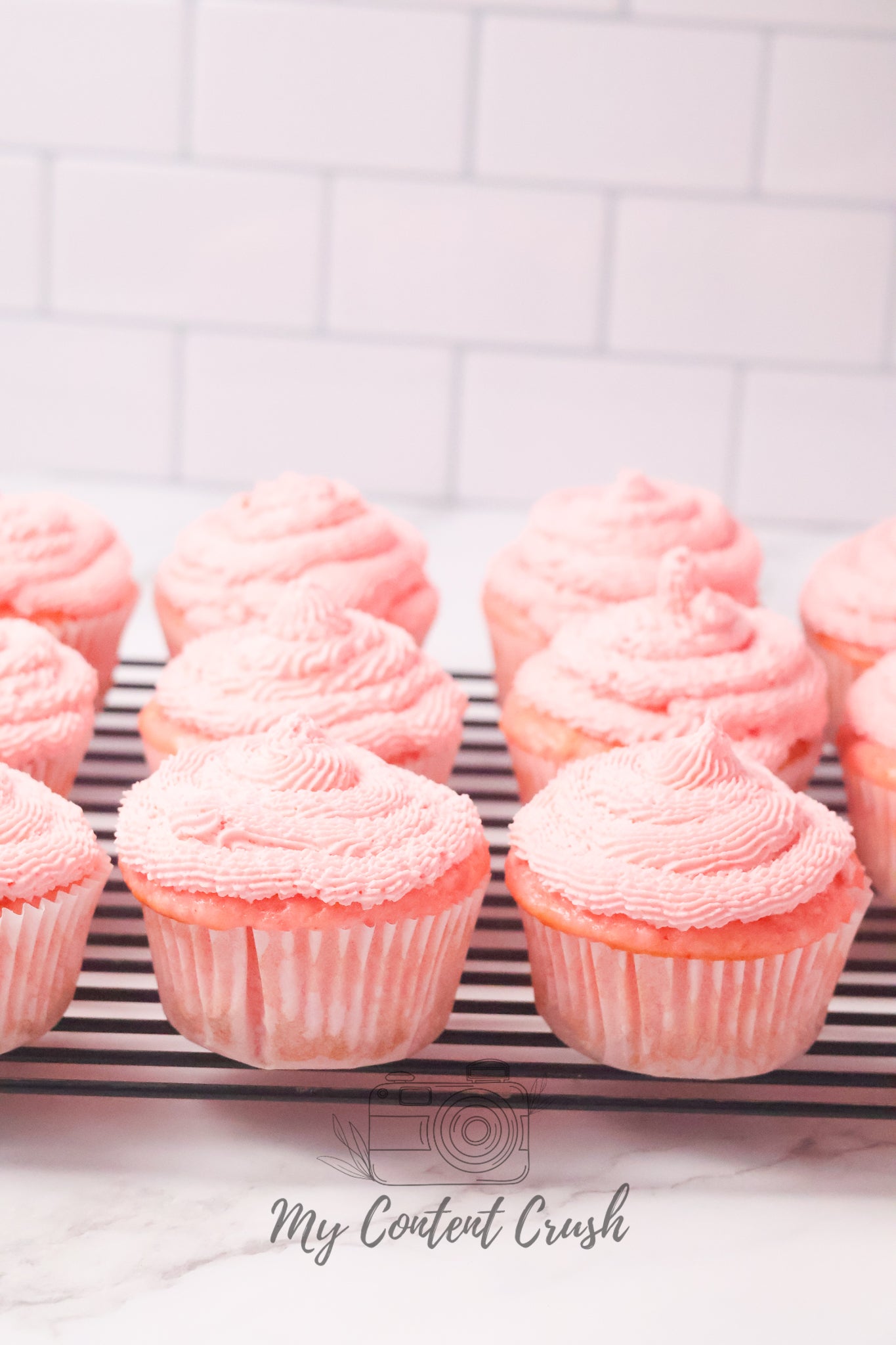 Exclusive: Strawberry Cupcakes with Strawberry Filling