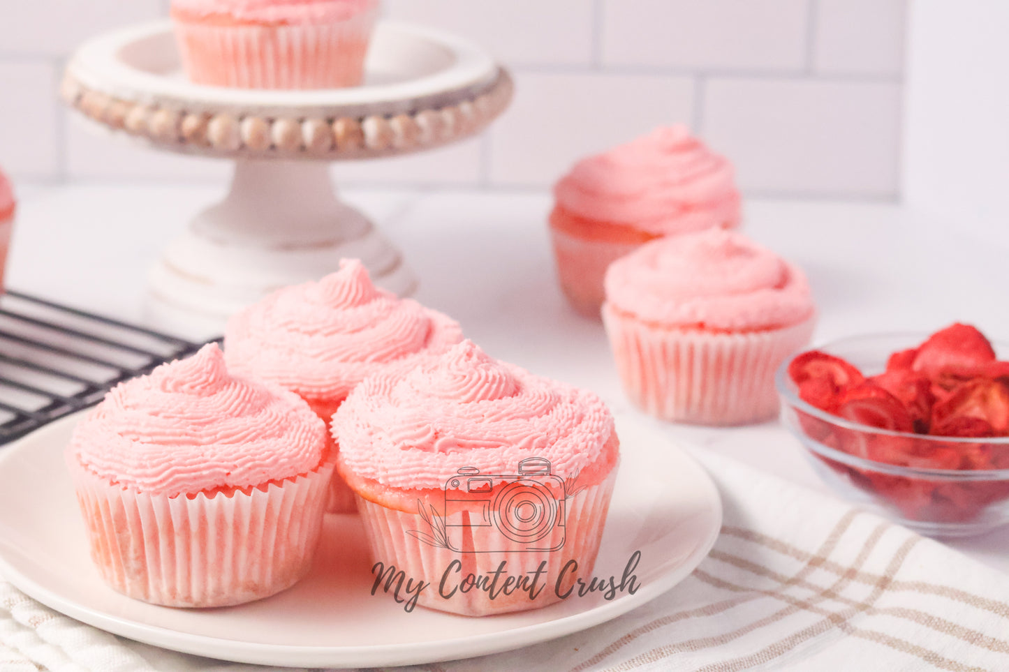 Exclusive: Strawberry Cupcakes with Strawberry Filling