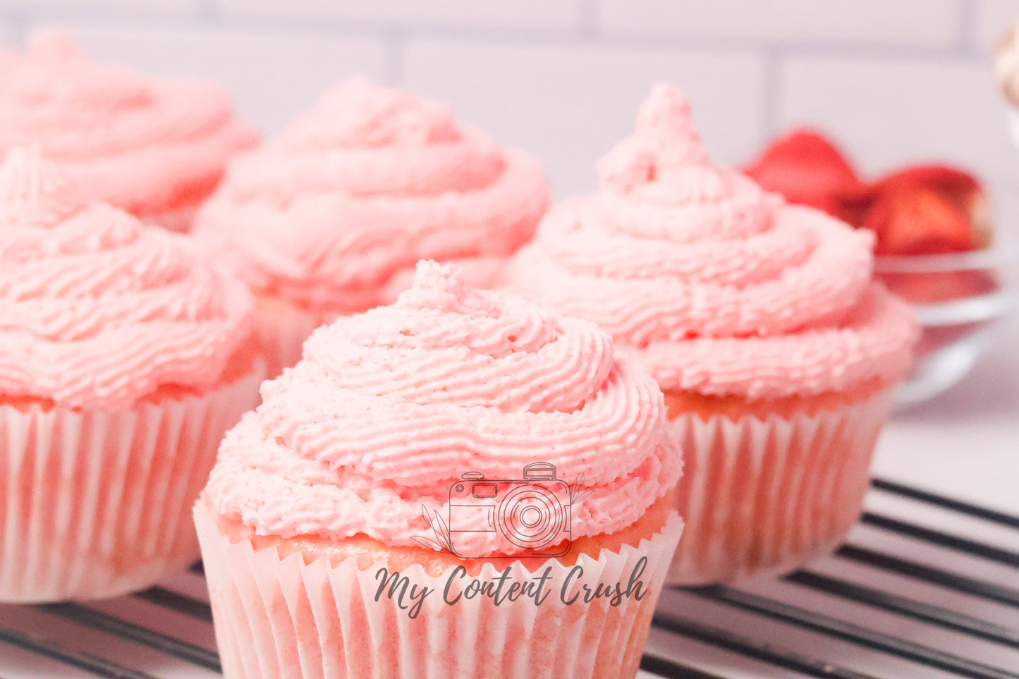 Exclusive: Strawberry Cupcakes with Strawberry Filling