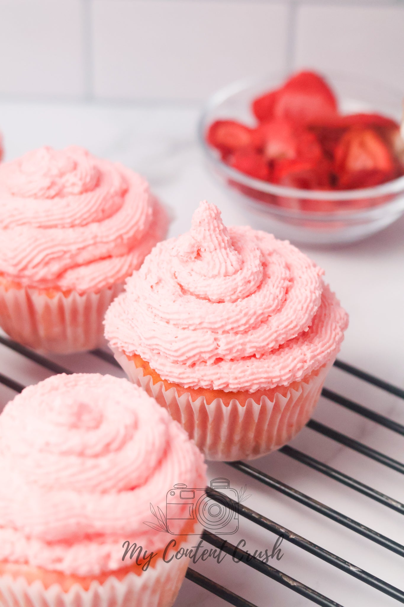 Exclusive: Strawberry Cupcakes with Strawberry Filling