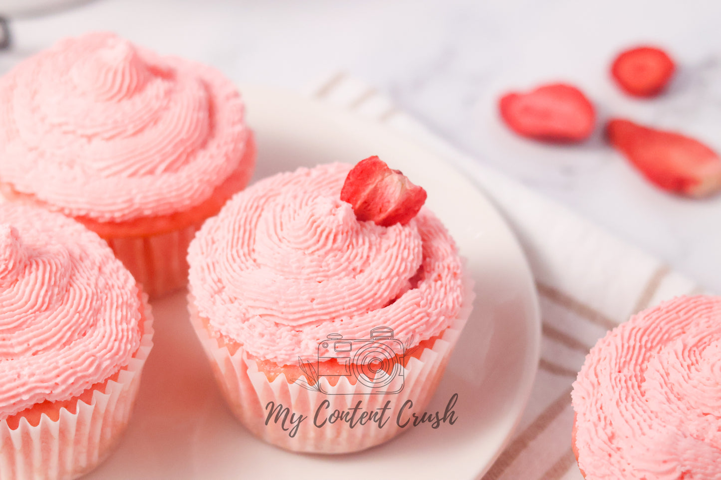 Exclusive: Strawberry Cupcakes with Strawberry Filling