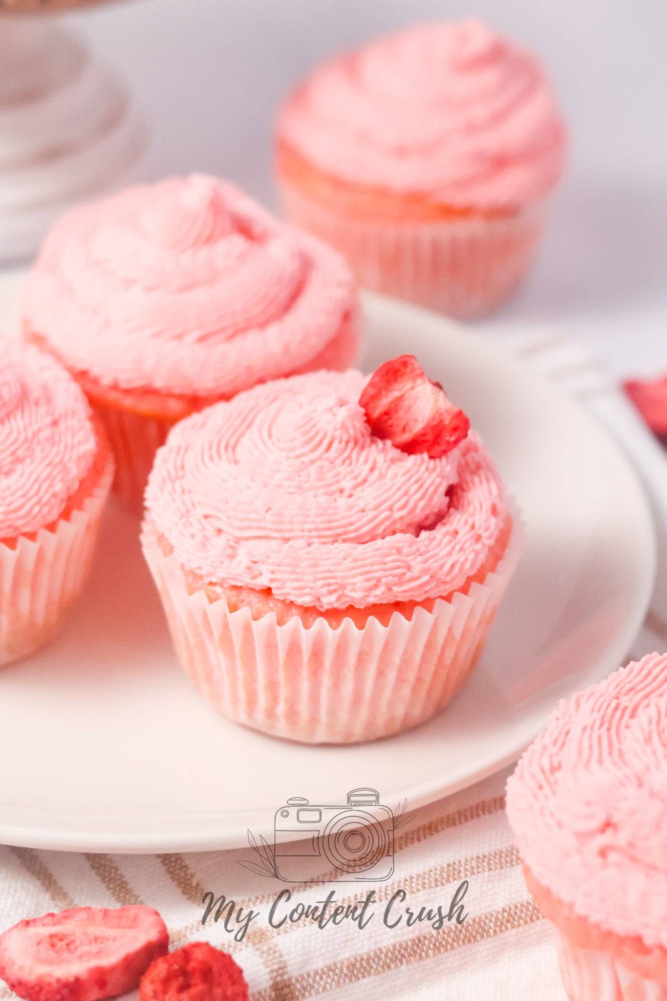 Exclusive: Strawberry Cupcakes with Strawberry Filling