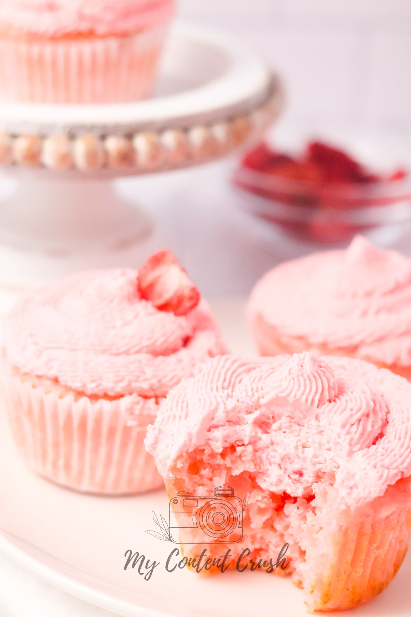 Exclusive: Strawberry Cupcakes with Strawberry Filling