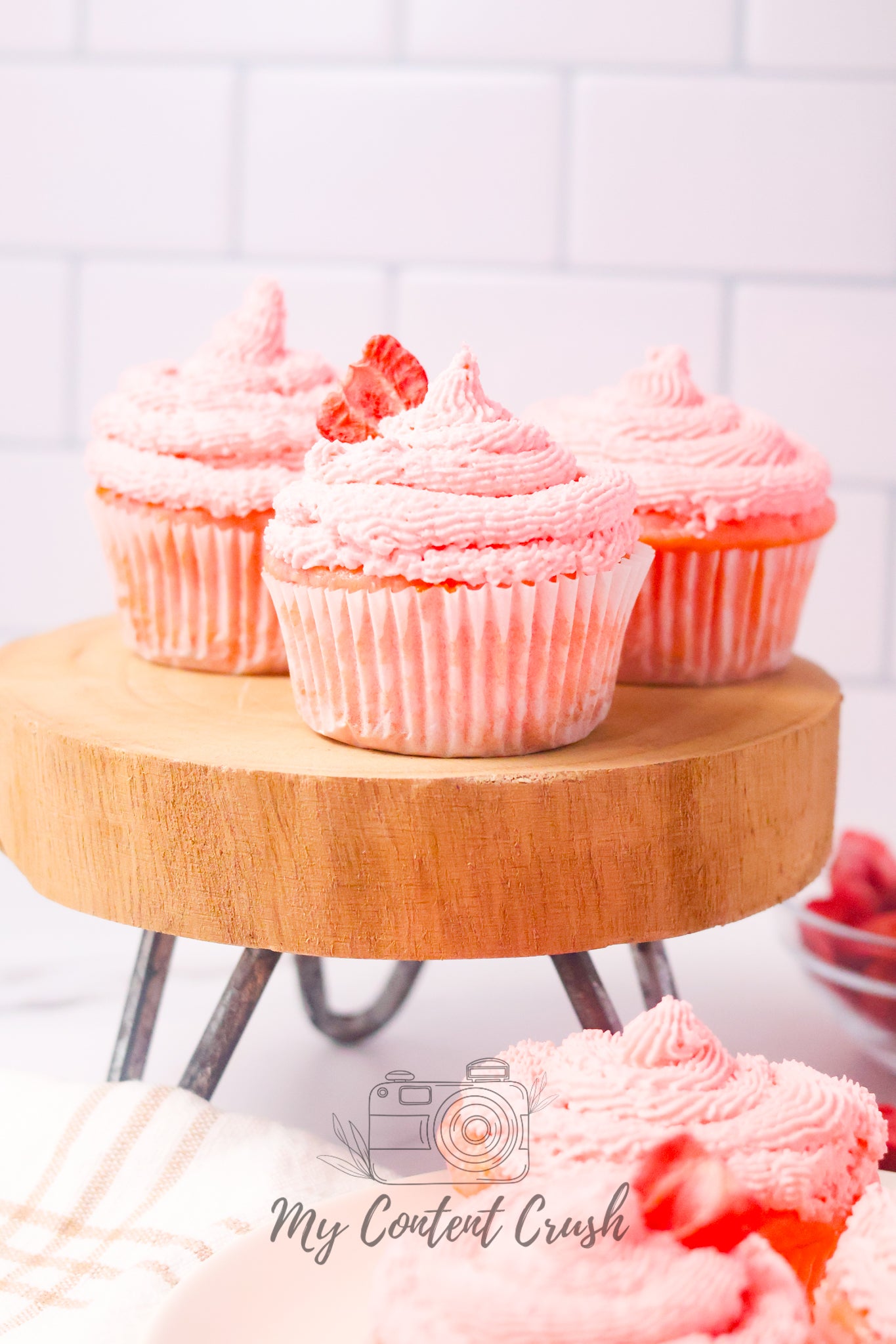 Exclusive: Strawberry Cupcakes with Strawberry Filling