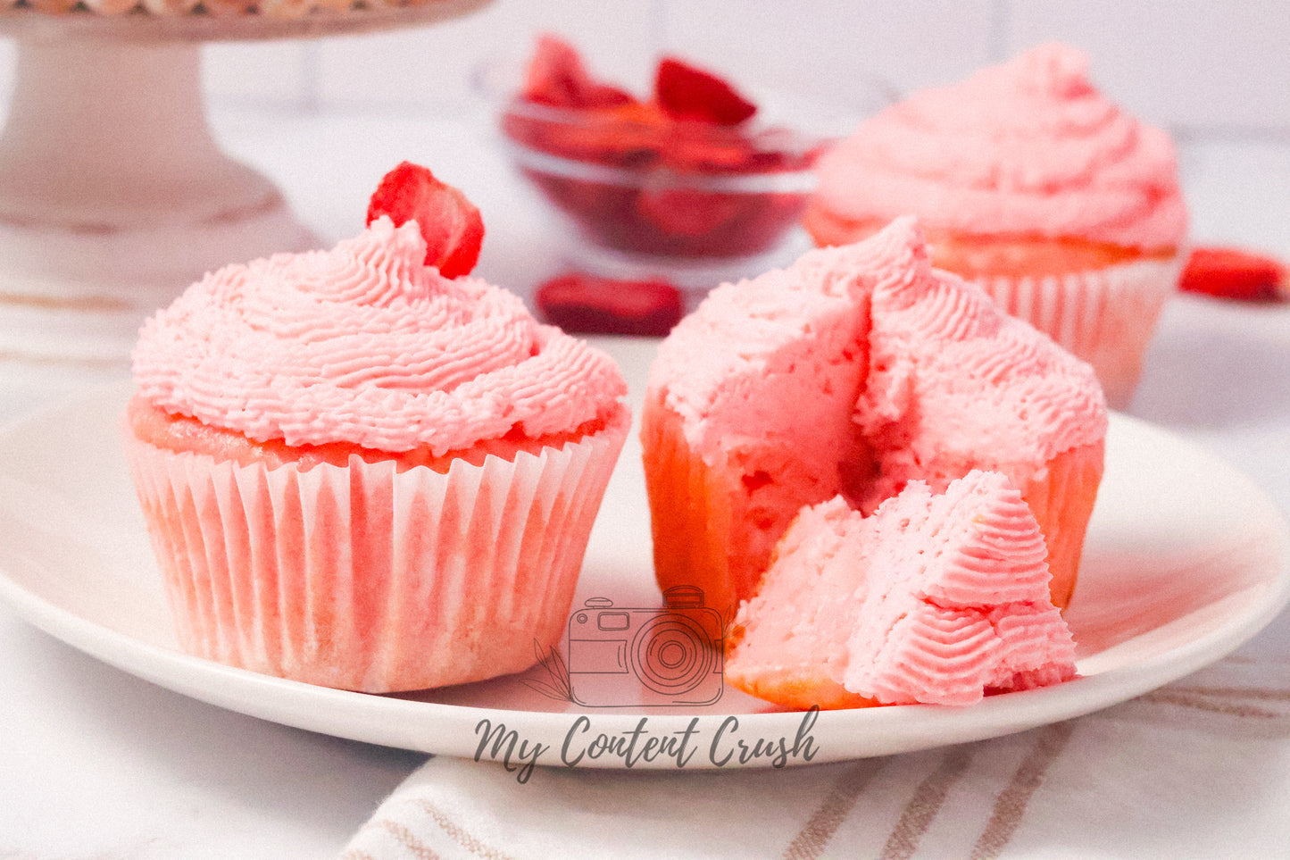 Exclusive: Strawberry Cupcakes with Strawberry Filling