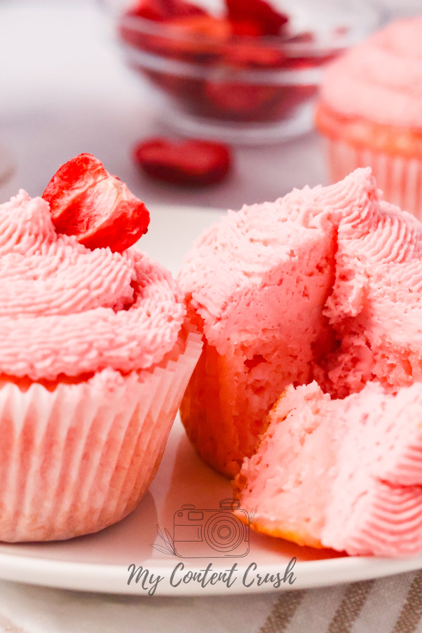 Exclusive: Strawberry Cupcakes with Strawberry Filling